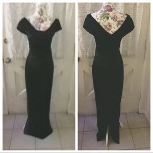 Elegant Black Off The Shoulder Column Evening Dress